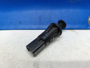 Запчасть выключатель концевой багажника Renault Logan 2013