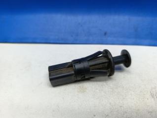 Запчасть выключатель концевой багажника Renault Logan 2013