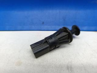 Запчасть выключатель концевой багажника Renault Logan 2013