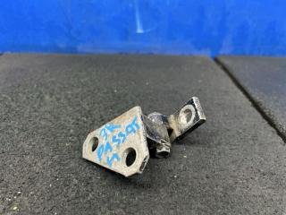 Фото запчасти петля задняя правая Volkswagen Passat B6 2005 - 2010 Б/У запчасть Запчасть петля задняя правая Volkswagen Passat B6 2005 - 2010