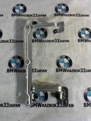 Запчасть кронштейн крышки двигателя BMW E60 2006