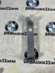 Крепление декоративной крышки BMW E60 2008