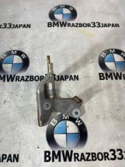 Запчасть кронштейн тормозного шланга правый BMW Е90 2009