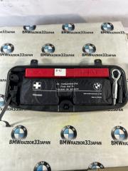 Аптечка и набор инструментов задняя BMW F10 2010