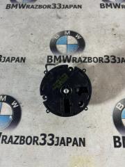 Запчасть моторчик зеркала правый Mercedes-Benz W204 2011