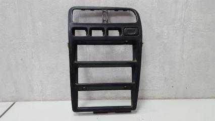 Центральная консоль Nissan Primera 1992 Б/У Центральная консоль Nissan Primera 1992