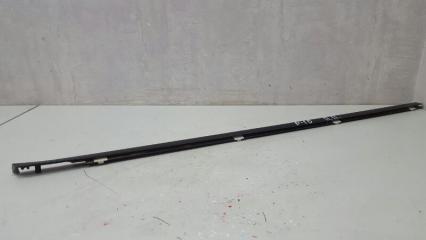 Уплотнитель бархотка стекла двери наружний Nissan Primera 1992