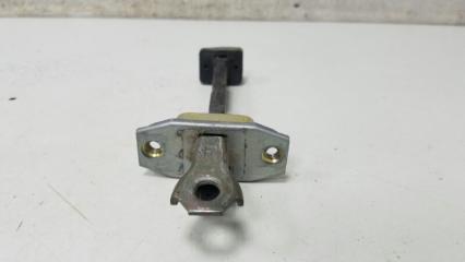 Ограничитель двери передний правый Nissan Skyline 2005