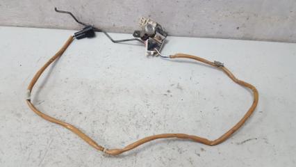 Замок крышки багажника Nissan Maxima 1997