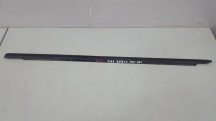 Запчасть уплотнитель бархотка стекла двери наружний передний левый Fiat Bravo 1998