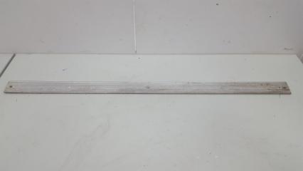 Запчасть накладка порога внутренняя передняя левая Audi 100 1991