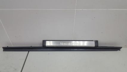 Запчасть накладка порога внутренняя передняя правая Mercedes S400 CDI 2001