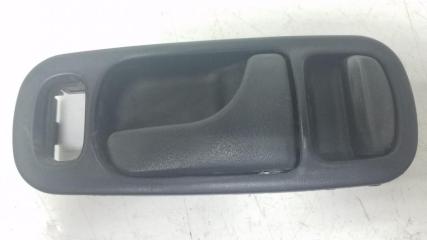Ручка двери внутренняя открывания правая Nissan Primera 1992г