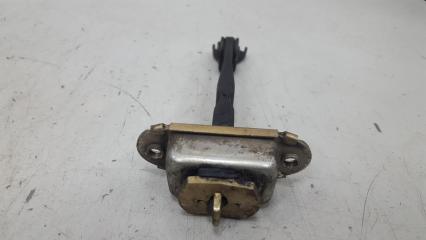 Ограничитель двери передний левый Nissan Teana 2004