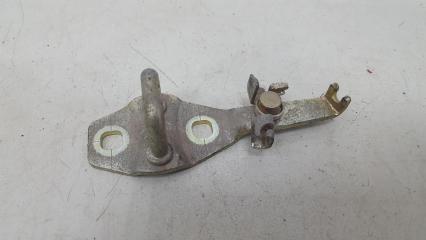 Фото запчасти ответная часть петля замка багажника Daihatsu Storia 2003 Б/У запчасть Запчасть ответная часть петля замка багажника Daihatsu Storia 2003