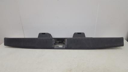 Фото запчасти обшивка накладка замка багажника Daihatsu Storia 2003 Б/У запчасть Запчасть обшивка накладка замка багажника Daihatsu Storia 2003