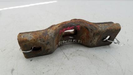 Запчасть кронштейн крепления стабилизатора скоба передний Geely Otaka 2008