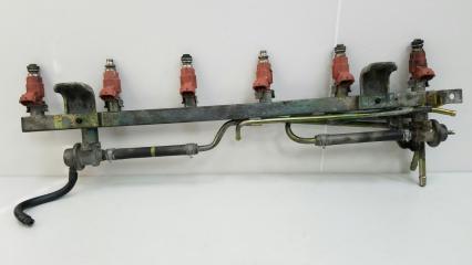 Топливная рампа с форсунками Nissan Laurel 2001