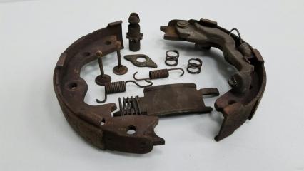 Механизм разведения колодок ручника задний правый Nissan Laurel 2001