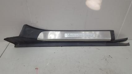 Запчасть накладка порога внутренняя задняя правая Mercedes S320 2001