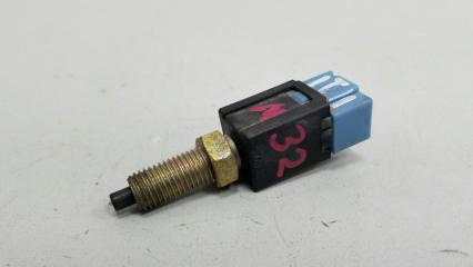 Выключатель стоп сигнала лягушка заднего тормоза Infiniti QX4 1999 Б/У Выключатель стоп сигнала лягушка заднего тормоза Infiniti QX4 1999