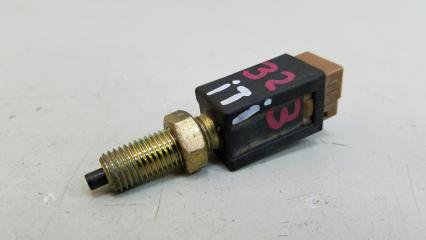 Выключатель стоп сигнала лягушка заднего тормоза Infiniti QX4 1999 Б/У Выключатель стоп сигнала лягушка заднего тормоза Infiniti QX4 1999