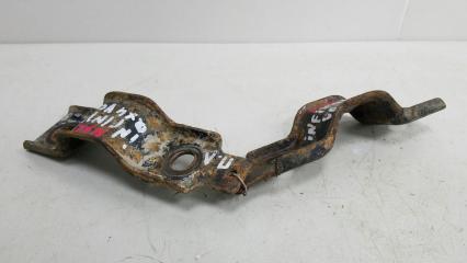 Кронштейн крепления стабилизатора скоба Infiniti QX4 1999