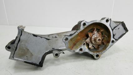 Фото запчасти помпа Infiniti QX4 1999 Б/У запчасть Запчасть помпа Infiniti QX4 1999