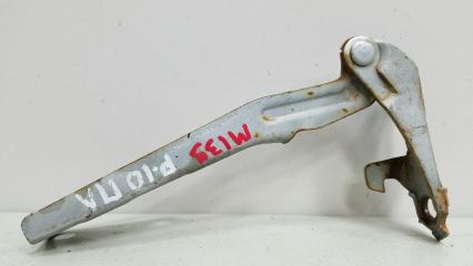 Петля капота передняя левая Nissan Primera 1992г Б/У Петля капота передняя левая Nissan Primera 1992г