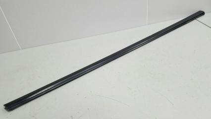 Уплотнитель бархотка стекла двери наружний передний правый Nissan Primera 1992г