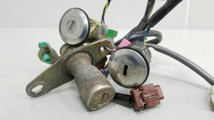 Личинка замка двери Infiniti QX4 1999