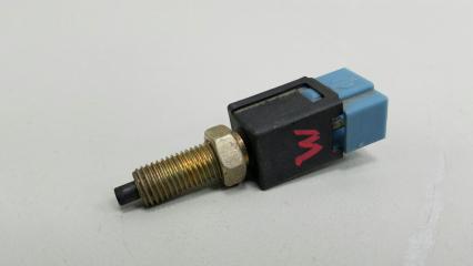 Выключатель стоп сигнала лягушка заднего тормоза Nissan Largo 1994 Б/У Выключатель стоп сигнала лягушка заднего тормоза Nissan Largo 1994