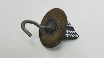 Болт крепления запасного колеса Nissan Largo 1994