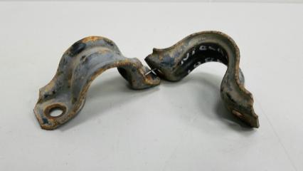 Кронштейн крепления стабилизатора скоба Nissan Largo 1994