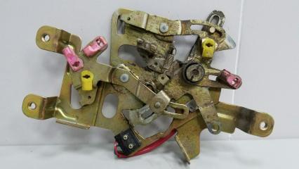 Замок двери Nissan Largo 1994 Б/У Замок двери Nissan Largo 1994