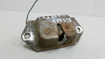 Замок крышки багажника Nissan Vanette 1988