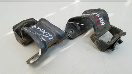 Петля багажника комплект Nissan Vanette 1988