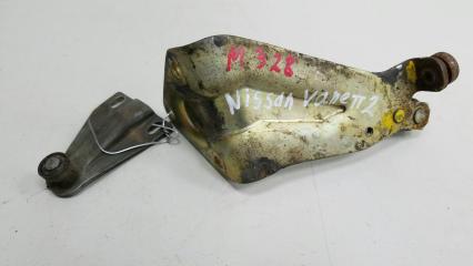 Фото запчасти петля двери комплект Nissan Vanette 1988 Б/У запчасть Запчасть петля двери комплект Nissan Vanette 1988
