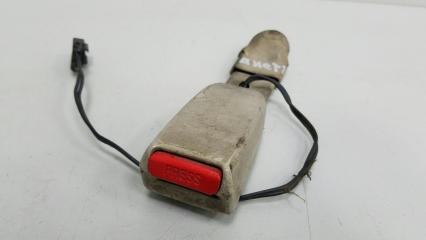 Замок ремня безопасности Nissan Vanette 1988