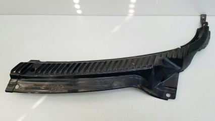 Жабо под дворники переднее левое Nissan Largo 1994