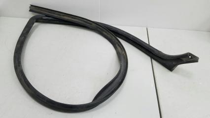 Запчасть уплотнительная резинка проема двери левая Nissan Largo 1994