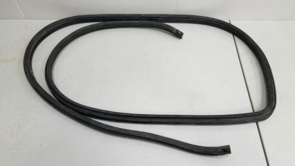 Уплотнительная резинка проема двери передняя левая Nissan Largo 1994