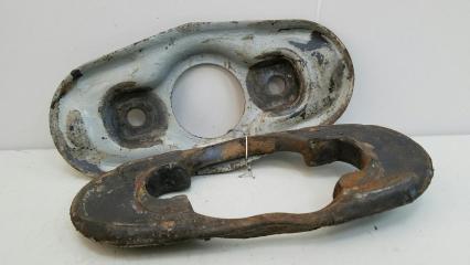 Запчасть кронштейн передний правый Москвич 407 1961