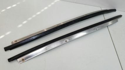 Молдинг стекла передний Nissan Maxima 1997 Б/У Молдинг стекла передний Nissan Maxima 1997