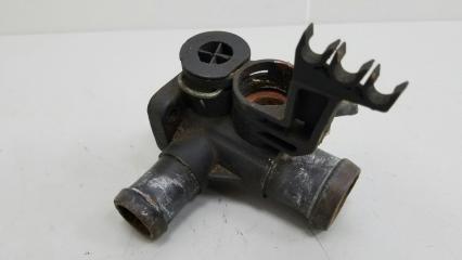 Фото запчасти тройник системы охлаждения Volkswagen Passat 1993—1997 Б/У запчасть Запчасть тройник системы охлаждения Volkswagen Passat 1993—1997