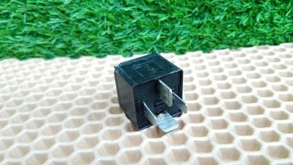 Фото запчасти реле Ford Mondeo 1 1994 Б/У запчасть Запчасть реле Ford Mondeo 1 1994