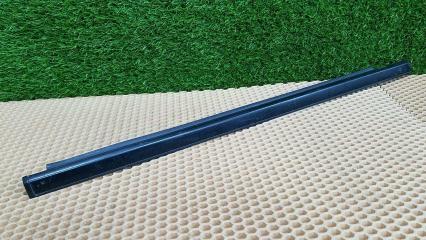 Уплотнитель бархотка стекла двери наружний задний правый Nissan Almera 1998