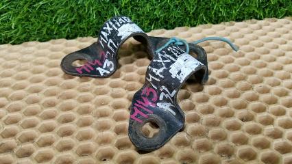 Кронштейн крепления стабилизатора скоба Nissan Maxima 1997