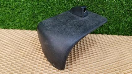 Запчасть накладка декоративная задняя правая Ford Sierra 1985