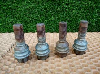 Запчасть комплект колесных болтов гаек Porsche Cayenne 2005